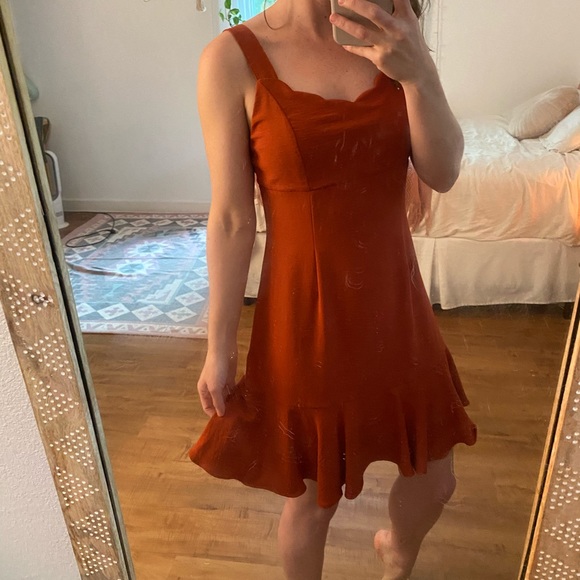 Scolloped Red Dress - Picture 2 of 4